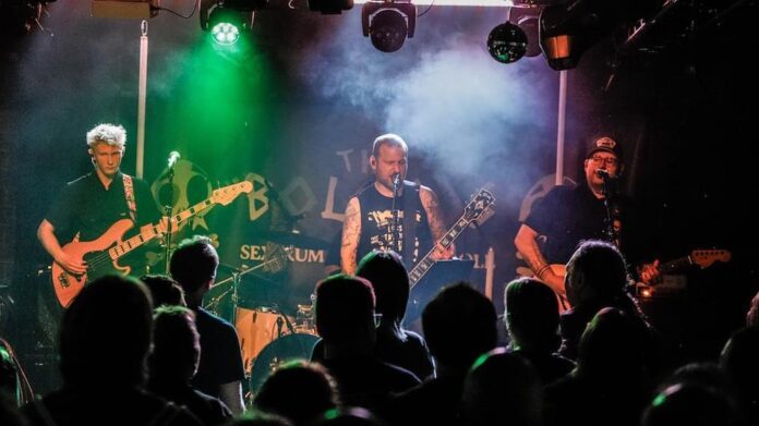Vier Meter Hustensaft Live - Copyright - Erik Hennemann